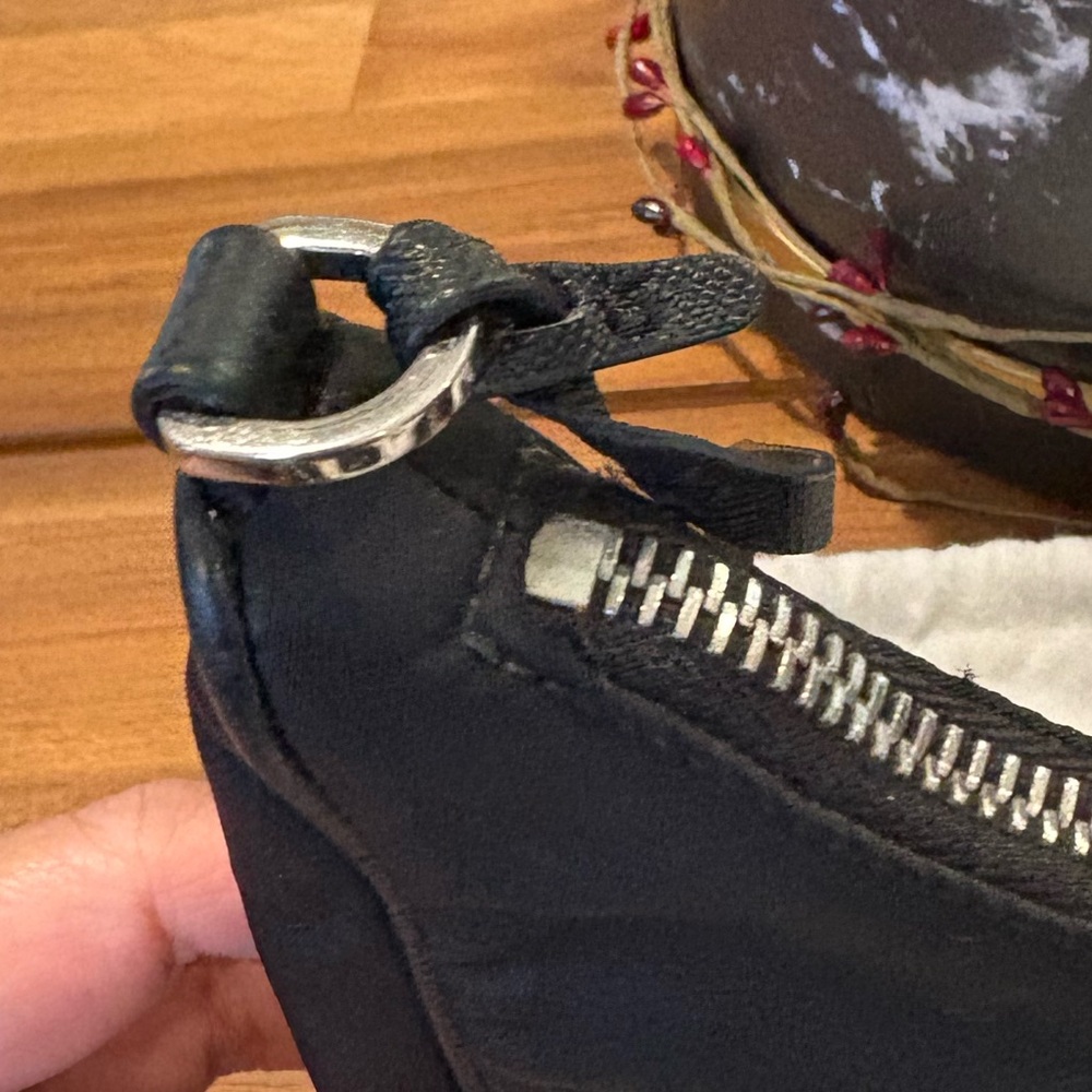 Authentic Prada Black Re Edition 2005 - image 5